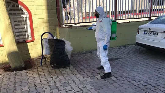 Melikgazi, afet bölgesinde dezenfekte ve ilaçlama çalışması yaptı