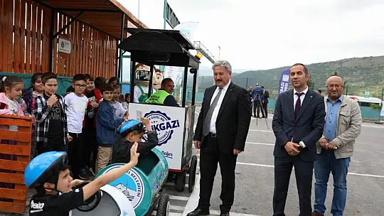 Melikgazi çocukları eğlendirirken eğitti