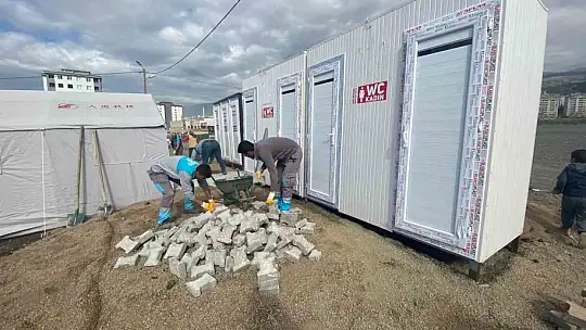 Melikgazi çadır kent ve konteyner kentlerde alt ve üst yapı çalışmalarına hızla devam ediyor