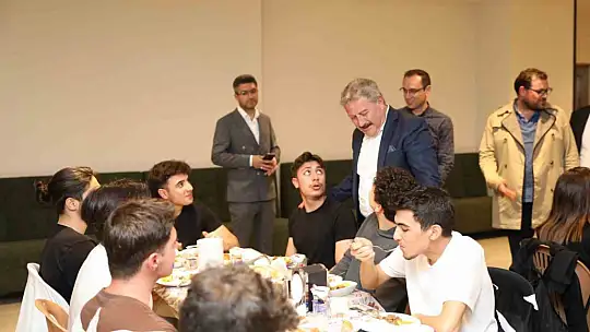 Palancıoğlu gençlerle bir araya geldi