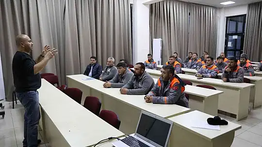 Melikgazi'de belediye-üniversite işbirliği ile personele eğitim veriliyor