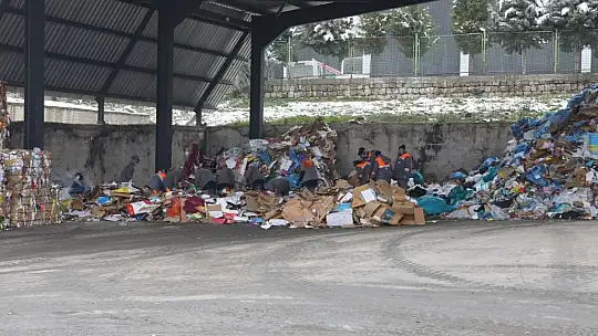 Melikgazi'de geri dönüşüm ile istihdam ve ekonomiye katkı devam ediyor