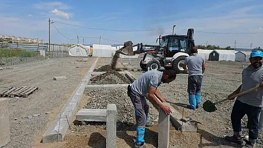 Melikgazi depremzedelere desteğini sürdürüyor