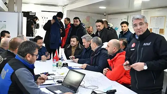 Melikgazi ekibi enkaz altından 20 vatandaşı kurtardı