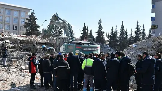 Melikgazi ekibi enkaz altından 20 vatandaşı kurtardı