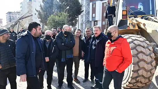 Melikgazi ekibi enkaz altından 20 vatandaşı kurtardı