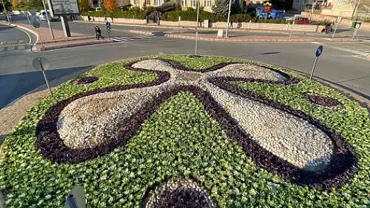Melikgazi'nin Kavşakları Çiçeklerle Renklendi