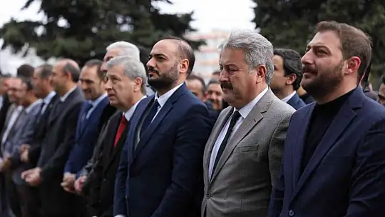 Melikgazi personelinden Ata'ya saygı duruşu