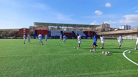 MHP'li Özdemir, Kayseri'ye yapılan spor tesislerini duyurdu