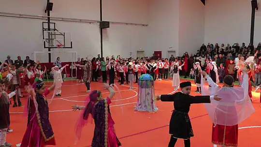 İlkokul öğrencileri 23 Nisan'da depremzedeleri andı