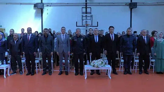 İlkokul öğrencileri 23 Nisan'da depremzedeleri andı