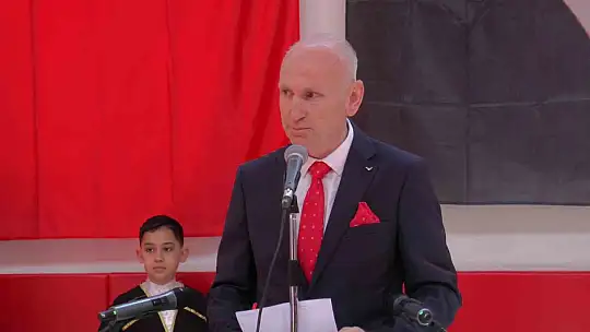 İlkokul öğrencileri 23 Nisan'da depremzedeleri andı