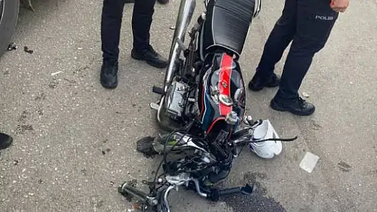 Motosiklet sürücüsünün ölümü kameraya yansıdı