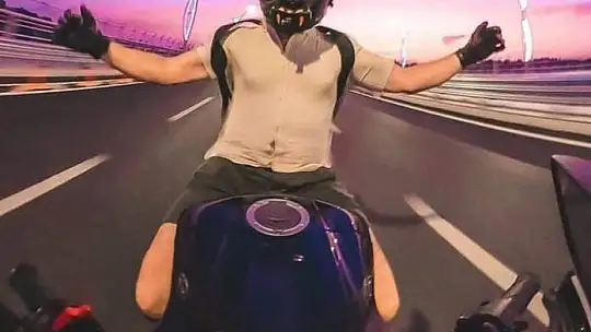 Motosiklet tutkunu fenomen köpeğe çarptığı kazada feci şekilde can verdi