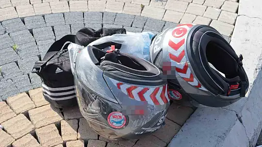 Son dakika! Motosikletli polis ile otomobil çarpıştı