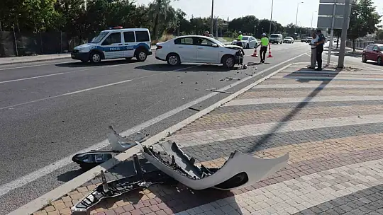 Son dakika! Motosikletli polis ile otomobil çarpıştı