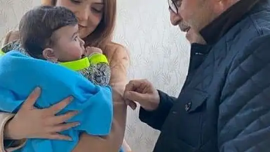 Mucur Belediyesi'nden depremzedelere çay ve yemek ikramı