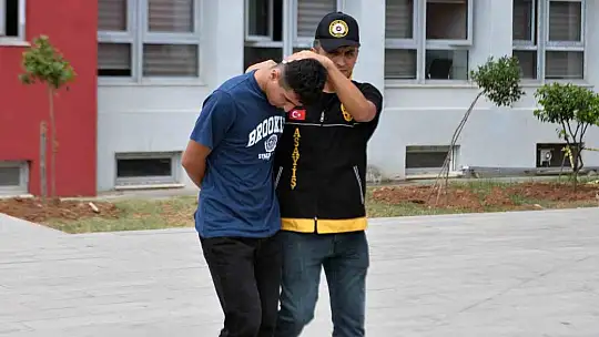 Muhtarın üvey oğlunu öldürdüğü öne sürülen 3 şüpheli tutuklandı