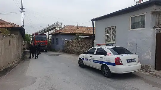 Çıkan yangında ev kullanılamaz hale geldi