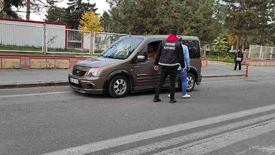 Narkotik Okul önlerinde kuş uçurtmuyor