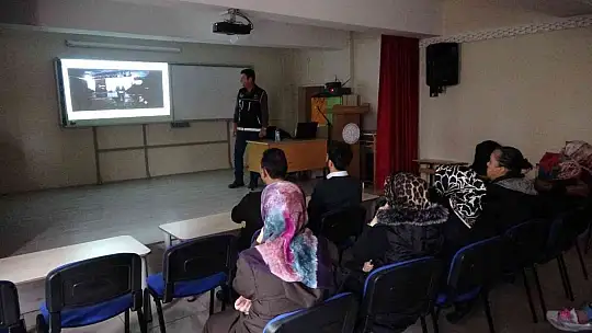 Kapı kapı dolaşıp, uyuşturucunun zararları anlatılıyor