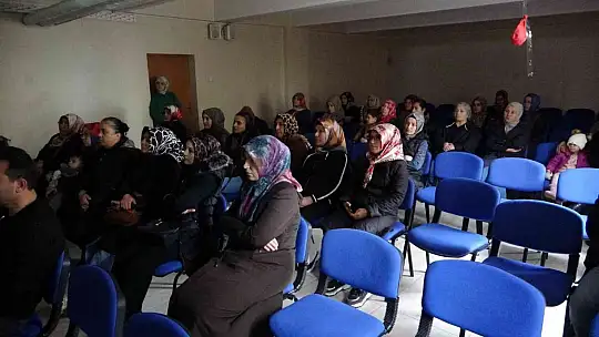 Kapı kapı dolaşıp, uyuşturucunun zararları anlatılıyor