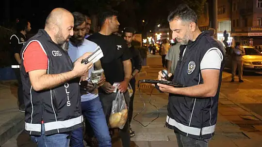 Nevşehir'de 'Huzurlu Sokaklar 1' operasyonu: Sokaklar ve şahıslar didik didik arandı