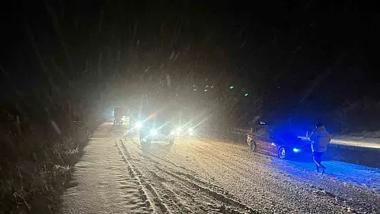 Kar olumsuz etkiledi: Kayseri-Nevşehir karayolu ulaşıma kapandı