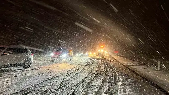 Kar olumsuz etkiledi: Kayseri-Nevşehir karayolu ulaşıma kapandı