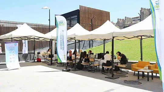 Öğrencilere ücretsiz hizmet veriyorlar