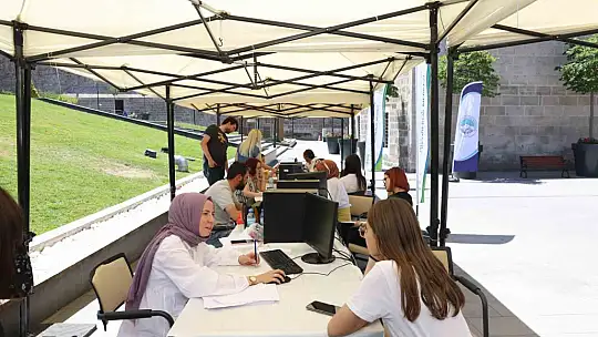 Öğrencilere ücretsiz hizmet veriyorlar