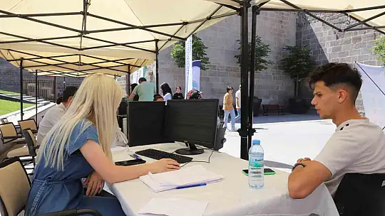 Öğrencilere ücretsiz hizmet veriyorlar