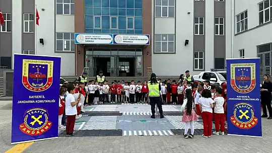 İlkokul öğrencilerine Trafik Kuralları eğitimi verildi