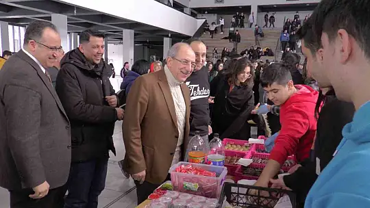 Öğrencilerden depremzedeler için hayır panayırı
