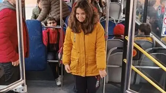 Öğrencilere toplu taşıma kuralları eğitimi veriliyor