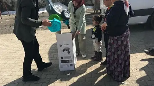 Öğrencilerin harçlıkları depremzedelere