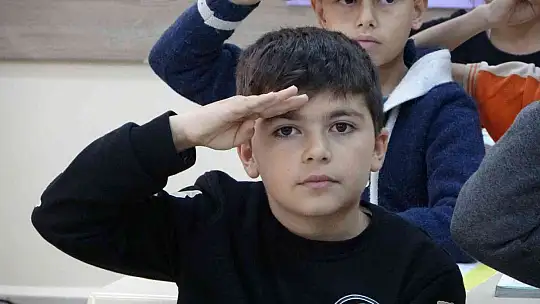 Öğrencilerden askerlere yürek ısıtacak hediye