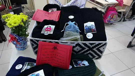 Öğrencilerden askerlere yürek ısıtacak hediye