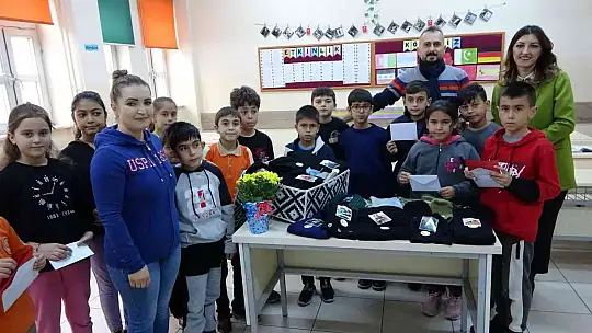 Öğrencilerden askerlere yürek ısıtacak hediye