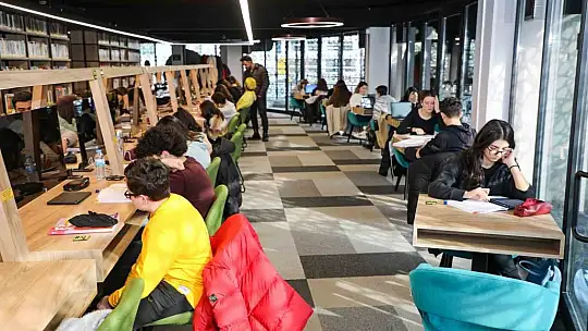 Öğrencilerin yarıyılda da uğrak yeri Talas Kütüphaneleri...