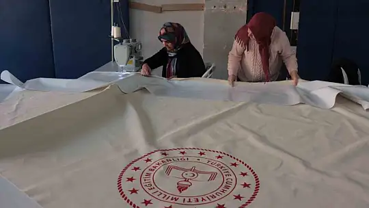 Fabrika gibi okul: Günde 50 çadır üretiyorlar