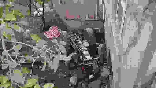 Önce evin duvarına çarptı ardından 6 metrenden bahçeye uçtu: 2 ölü