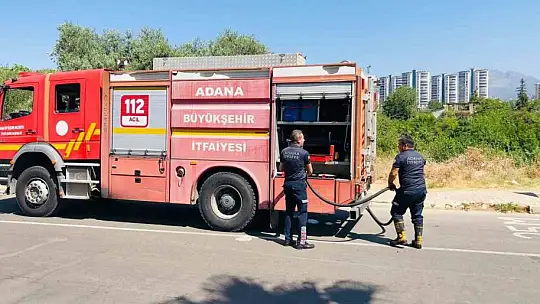 Otluk alanda çıkan yangın bahçeye sıçramadan söndürüldü