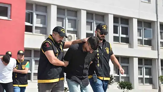 Otomobili gasp edip kredi kartından harcama yapan 4 kişi tutuklandı