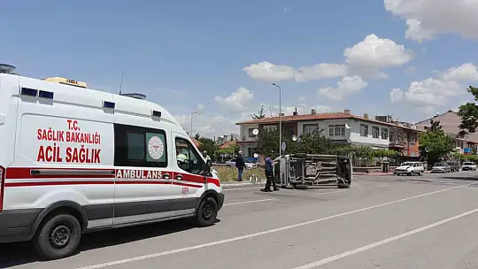 İki araç birbirine girdi: 2 yaralı