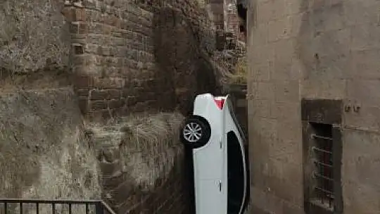 Otoparktan aşağı uçtular