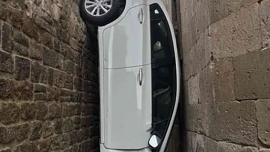 Otoparktan aşağı uçtular