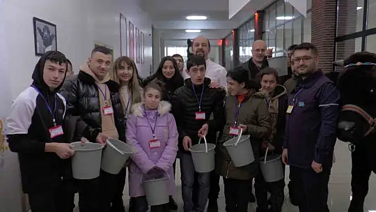 Özel çocuklar süt sağdı