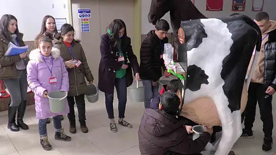 Özel çocuklar süt sağdı