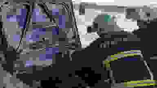 Park halindeki araç alev alev yandı